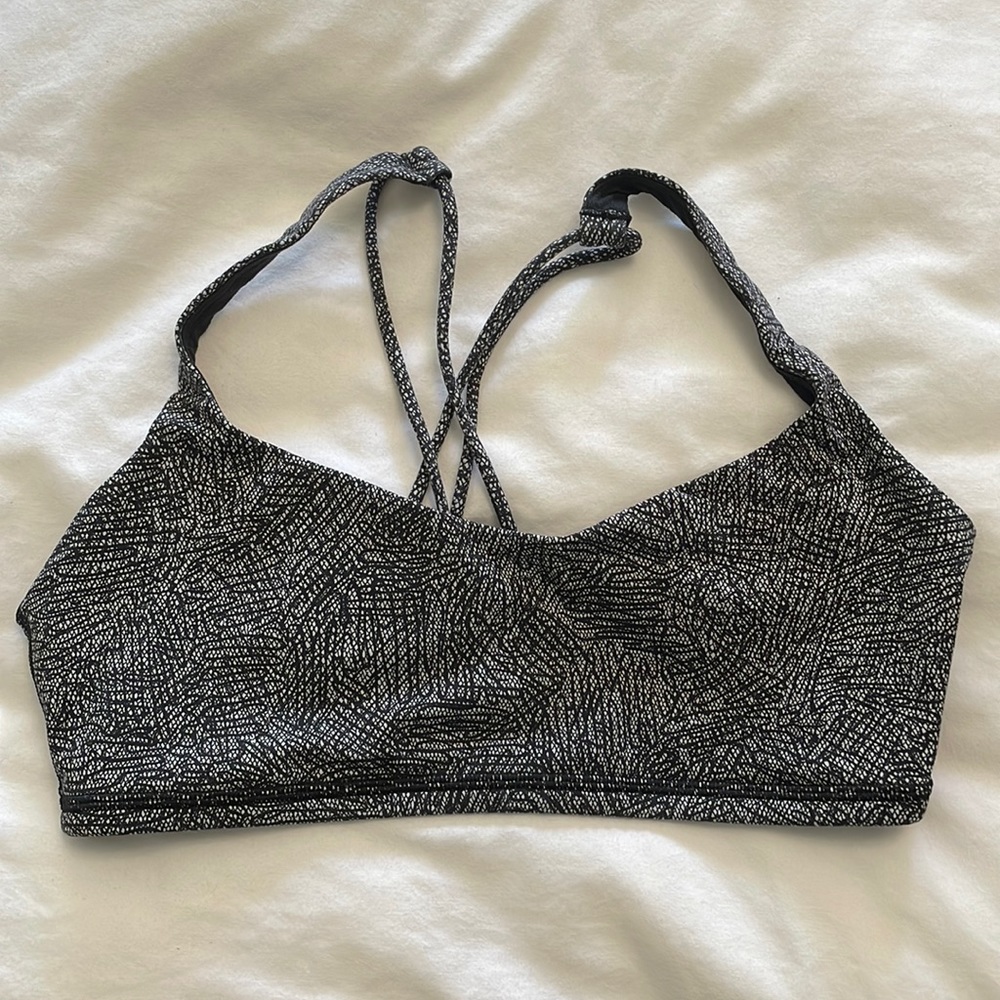 Lululemon Free to Be sports bra